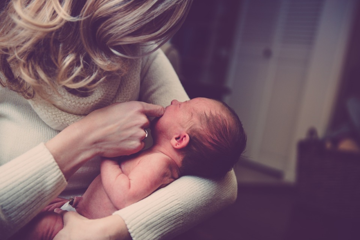 4 rady, jak potěšit novopečenou maminku